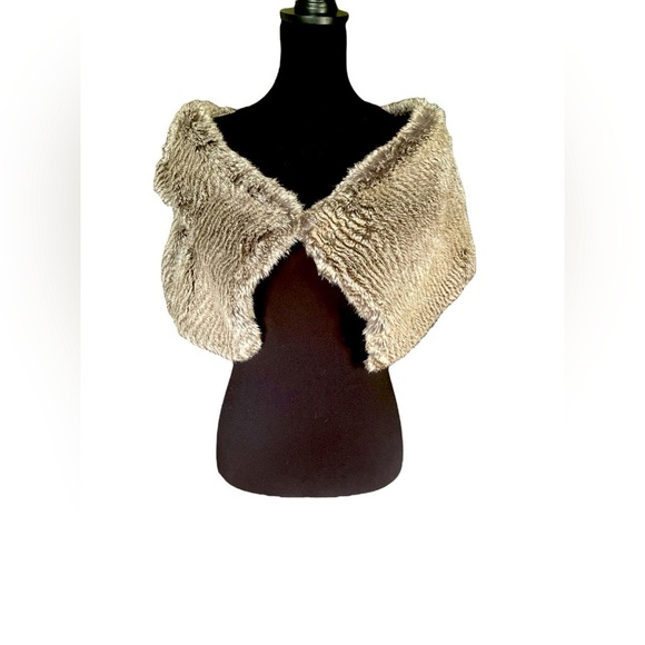 NWOT Stella & Dot 3-Way Reversible Faux-Fur Scarf Wrap - Picture 1 of 8